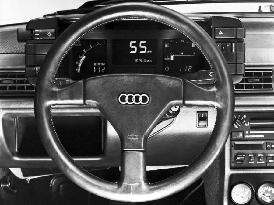 Панель приборов Audi GT Cabriolet by ASC (81,85) 1986 года  (фото 3 из 7)